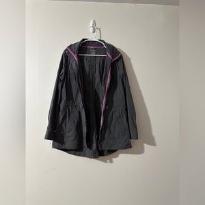 L.L Bean Women’s Raincoat With Removeable Hood Size L